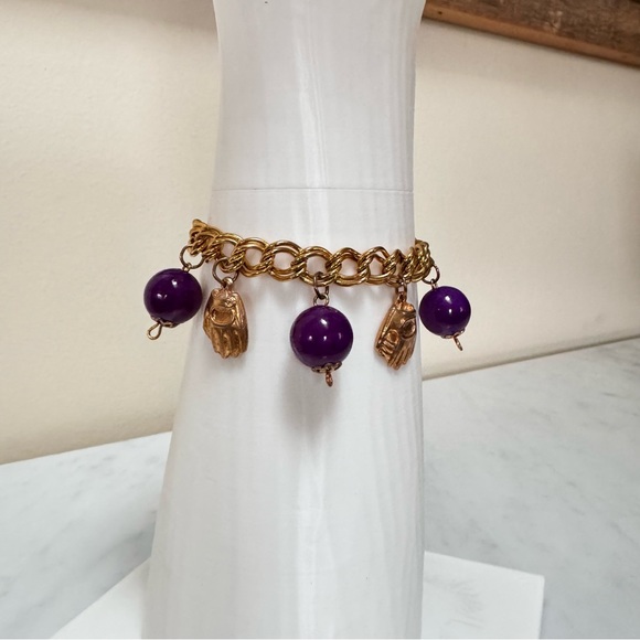 💰SOLD💰 Vintage Gold Chain Charm Bracelet Purple Bead Baseball Gloves Bell 7.5"L - Picture 7 of 9